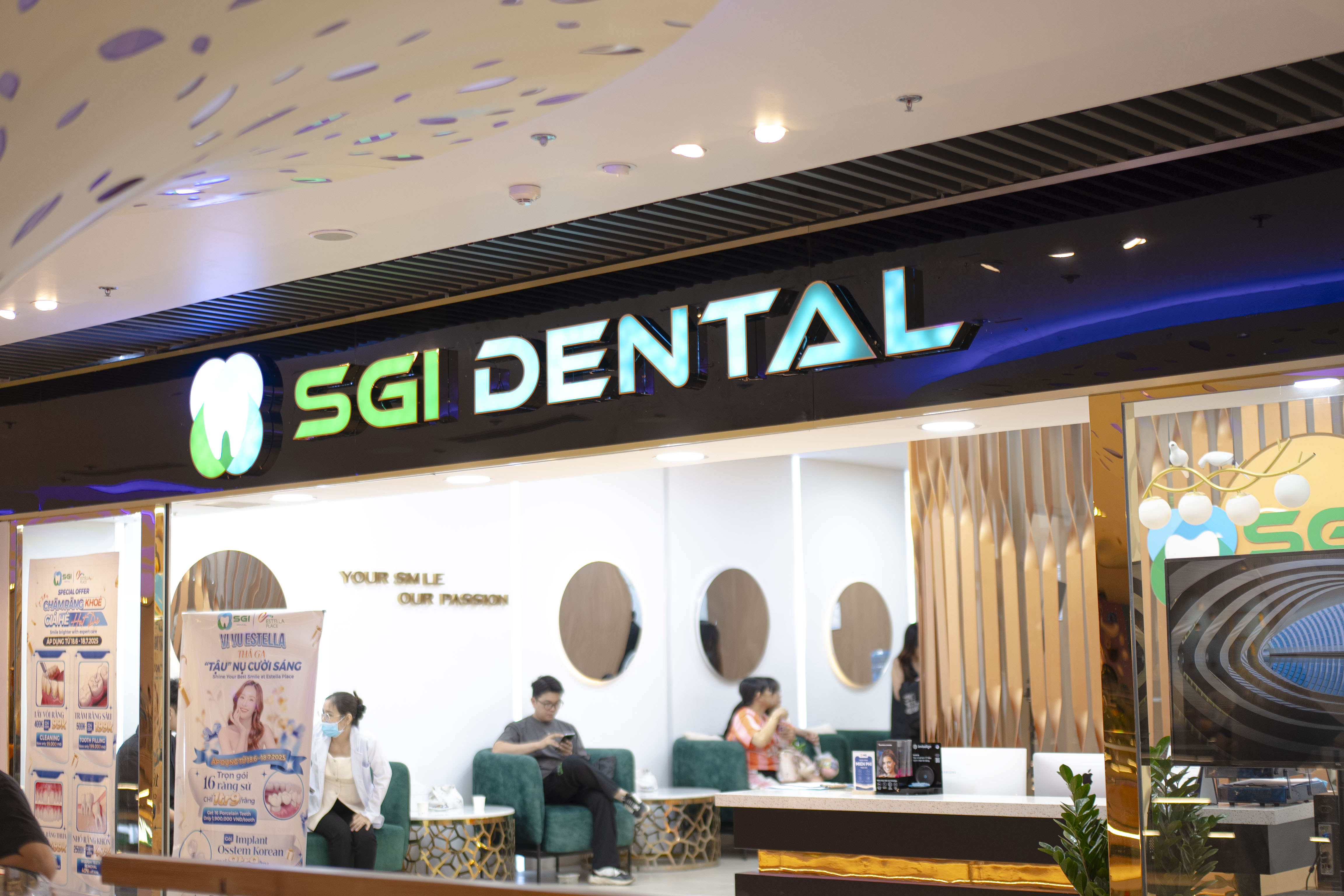Bác sĩ tư vấn khách hàng